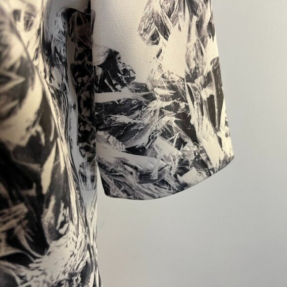 KIIND OF Women's Ghost White Foliage Gracie Stretch Top - Size Medium - NWT $69 - Picture 3 of 4